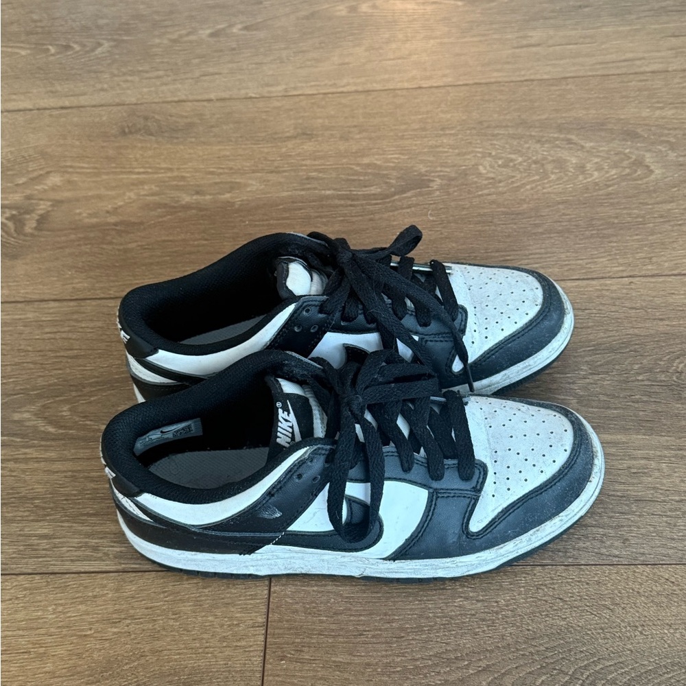 Nike Panda Dunks - Picture 2 of 3